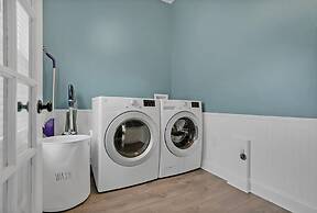 Pool and Hot Tub Walk to Ice Plant and Downtown