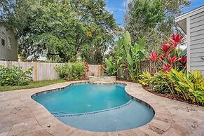 Pool and Hot Tub Walk to Ice Plant and Downtown