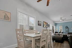 Pool and Hot Tub Walk to Ice Plant and Downtown