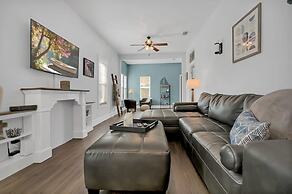 Pool and Hot Tub Walk to Ice Plant and Downtown