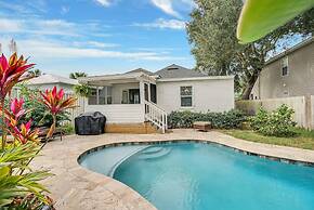 Pool and Hot Tub Walk to Ice Plant and Downtown