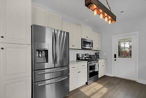 Pool and Hot Tub Walk to Ice Plant and Downtown