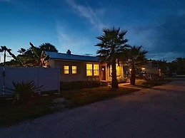 Mariners Cottage Steps to Sand Sparkling Pool