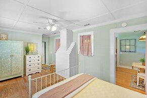 Mariners Cottage Steps to Sand Sparkling Pool