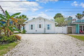 Mariners Cottage Steps to Sand Sparkling Pool