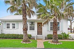 Mariners Cottage Steps to Sand Sparkling Pool