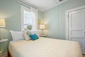 Mariners Cottage Steps to Sand Sparkling Pool