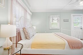 Mariners Cottage Steps to Sand Sparkling Pool