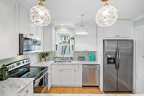 Mariners Cottage Steps to Sand Sparkling Pool