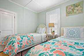 Mariners Cottage Steps to Sand Sparkling Pool