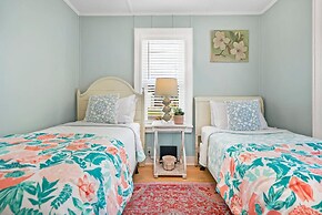 Mariners Cottage Steps to Sand Sparkling Pool