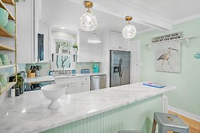 Mariners Cottage Steps to Sand Sparkling Pool