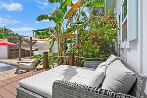 Mariners Cottage Steps to Sand Sparkling Pool