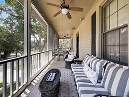 Downtown Historic Victorian Steps to Clay Theatre