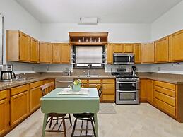 Downtown Historic Victorian Steps to Clay Theatre