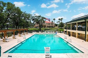 Downtown Historic Victorian Steps to Clay Theatre