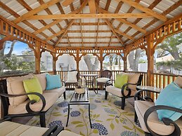 Downtown Historic Victorian Steps to Clay Theatre