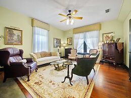 Downtown Historic Victorian Steps to Clay Theatre