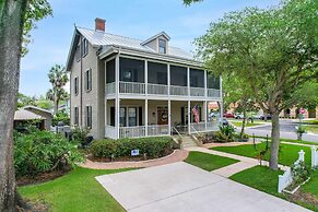 Downtown Historic Victorian Steps to Clay Theatre