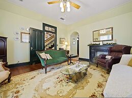 Downtown Historic Victorian Steps to Clay Theatre