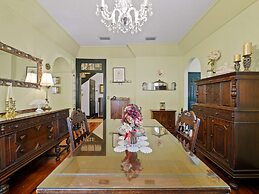 Downtown Historic Victorian Steps to Clay Theatre