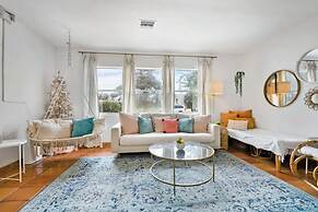 Pink House in Prime Location Dogs Ok Walk to DT