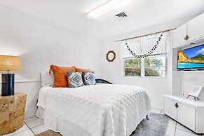 Pink House in Prime Location Dogs Ok Walk to DT