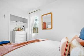 Pink House in Prime Location Dogs Ok Walk to DT