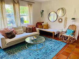 Pink House in Prime Location Dogs Ok Walk to DT