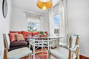 Pink House in Prime Location Dogs Ok Walk to DT