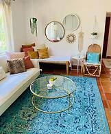 Pink House in Prime Location Dogs Ok Walk to DT