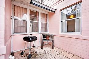 Pink House in Prime Location Dogs Ok Walk to DT