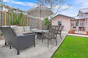 Pink House in Prime Location Dogs Ok Walk to DT