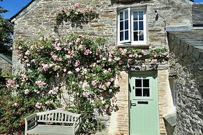 Cottage in Cornwall Near Porthcothan Bay