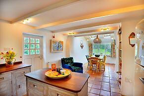 Cottage in Cornwall Near Porthcothan Bay
