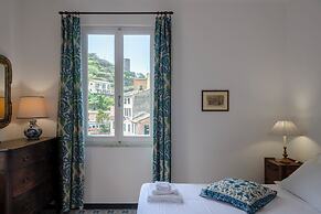 Vernazza Apartments