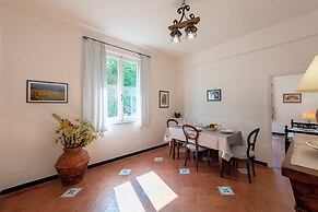 Vernazza Apartments
