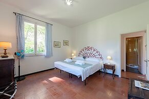 Vernazza Apartments