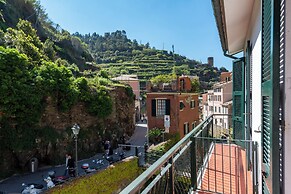Vernazza Apartments