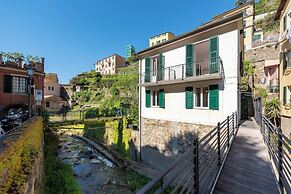Vernazza Apartments