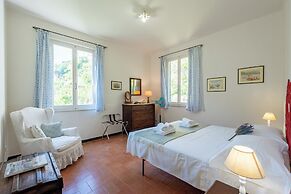 Vernazza Apartments