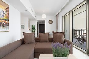 Lux BnB Creek Side 18