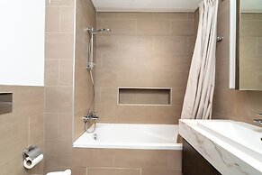 Lux BnB Creek Side 18