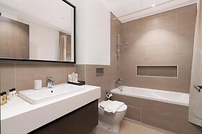 Lux BnB Creek Side 18