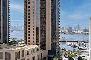 Lux BnB Creek Side 18