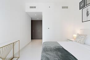 Lux BnB Creek Side 18