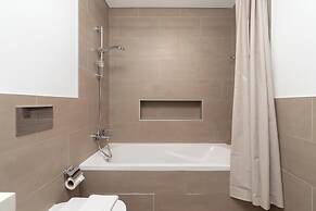 Lux BnB Creek Side 18