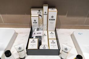 Lux BnB Creek Side 18