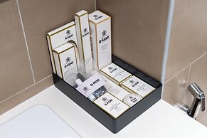 Lux BnB Creek Side 18