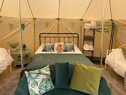 Luxury Glamping The Wye Valley for 2 to 6 Guests